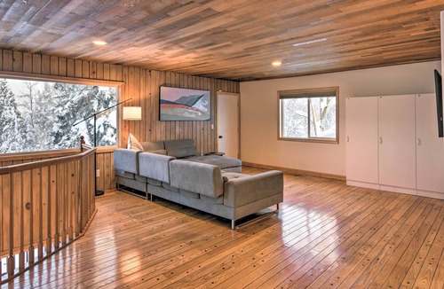 Taku - Campbell House | Creekside Home Centrally Located in Anchorage!