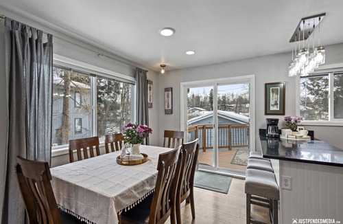Taku - Campbell House | Creekside Retreat