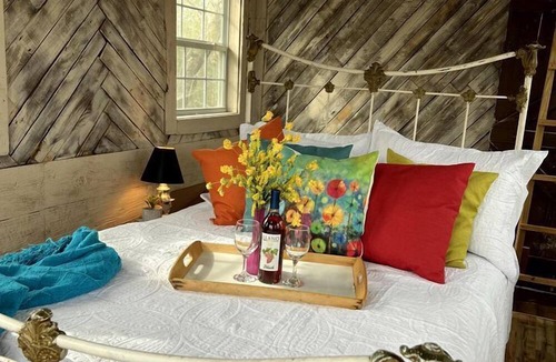 Celeste Cabin | Creekside Tree House w/ Pool in Celeste, Texas, for Memorable Glamping Stays