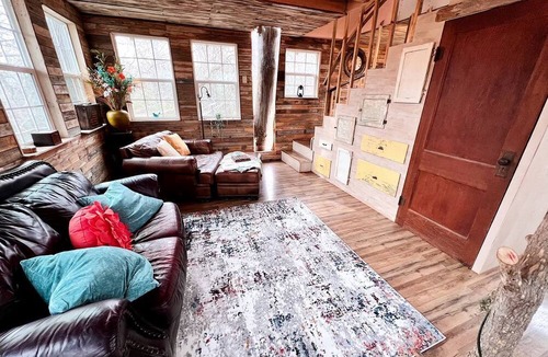 Celeste Cabin | Creekside Tree House with Private Pool in Celeste, Texas, for Memorable Glamping Stays in the South