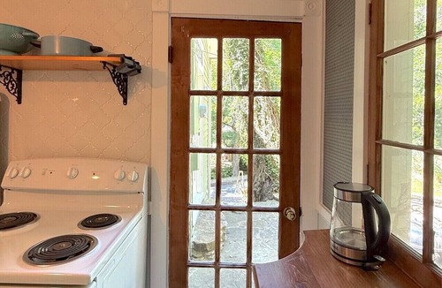 Eureka Springs Historic District House | Cricket Cottage Down Town Eureka Springs