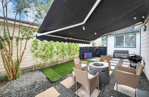 Kingwood House | Curated Coastal Gem Private Lounge, Arcade, Poker