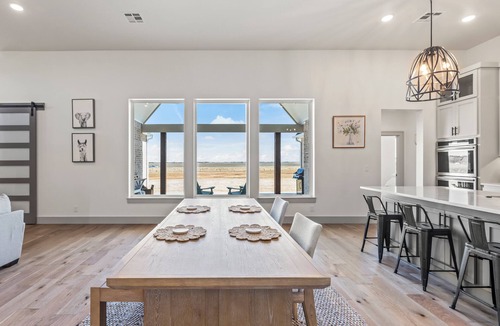 Guthrie House | Custom Farmhouse stay in Guthrie
