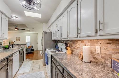 Frisco House | Cute Chic 2B 2B Duplex APT