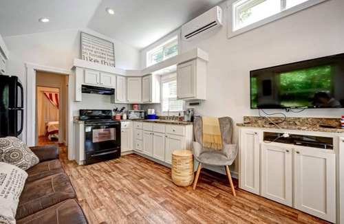 Votaw Cabin | Cute Tiny Home in The Preserve of Texas