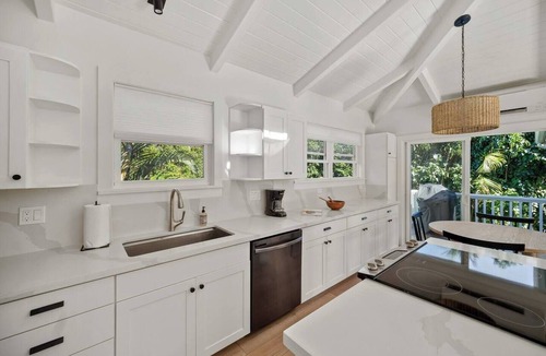 Hanalei House | Cycle or Walk to Hanalei Bay