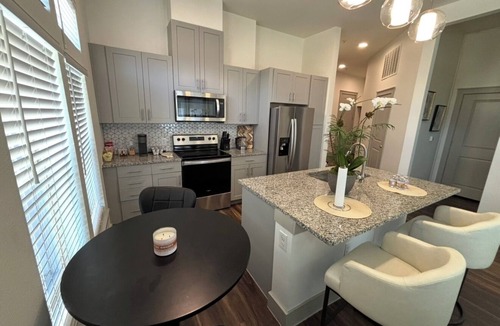 Addison Apartment | Dallas Modern Home, Prime Location.