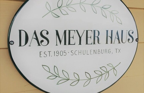 Schulenburg Cottage | Das Meyer Haus - Luxe Victorian