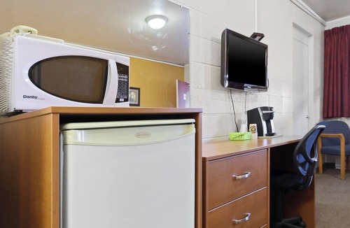 Dauphin Hotel | Dauphin Inn Express