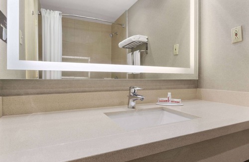 Downtown Ottawa Hotel | Days Inn by Wyndham Ottawa
