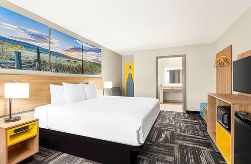 Paris Hotel | Days Inn by Wyndham Paris