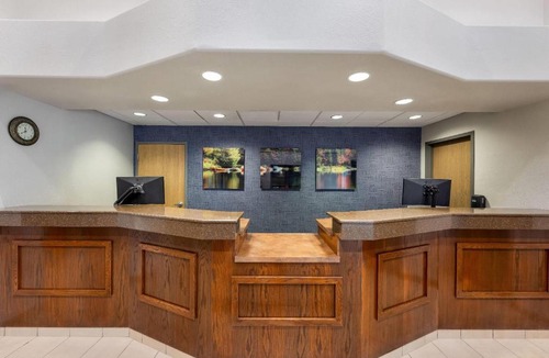 Thunder Bay Hotel | Days Inn by Wyndham Thunder Bay North