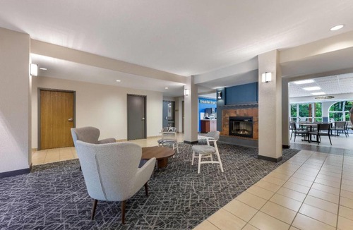 Thunder Bay Hotel | Days Inn by Wyndham Thunder Bay North