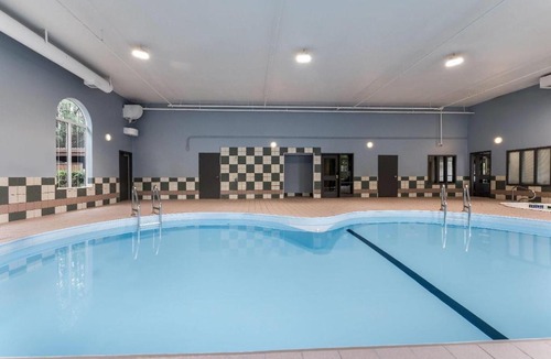 Thunder Bay Hotel | Days Inn & Suites by Wyndham Thunder Bay