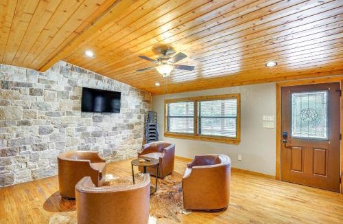 Pottsboro House | Deck & Fire Pit: Unique Pottsboro Haven