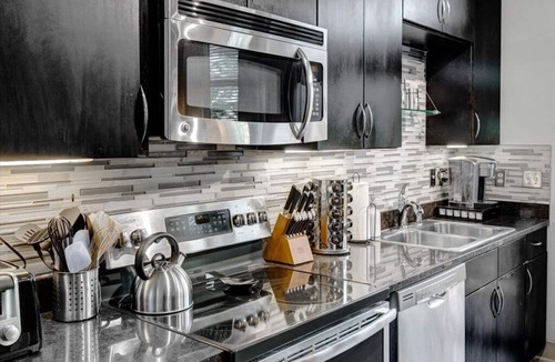 Deep Ellum Apartment | Deep Ellum | Studio Apartment | King Bed | Extended Stay | WiFi | Parking