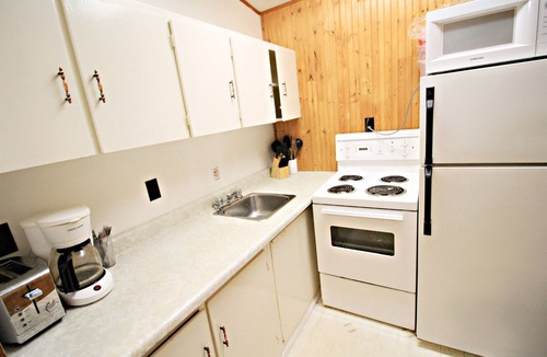 Falcon Lake Cabin | "Deja Blue" Breezy beachfront bliss!