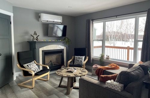 Terra Nova Cottage | Delightful 2-bedroom cottage with AC. Highway 1 Trans Canada near Badger