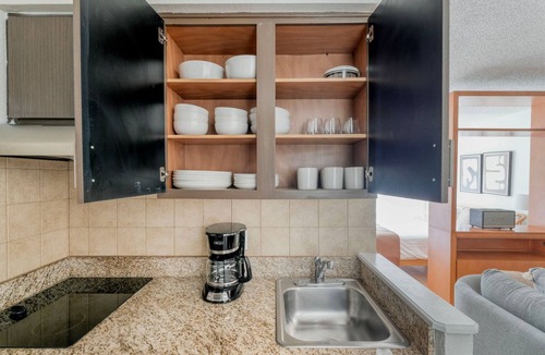 Gateway Apartment | Delightful Gateway Studio w/Gym, Pool, nr Stadium, by Blueground