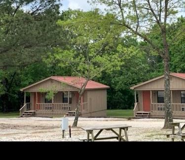 Mountain View House | Delightful Studio Cabin for Two near Mirror Lake in Mountainview, Arkansas