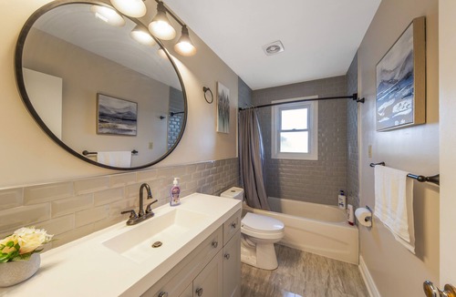 Clarington House | Delightful Vacation Farm House- Cottage Style!