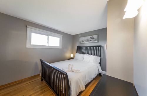 Clarington House | Delightful Vacation Farm House- Cottage Style!