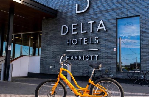 Thunder Bay Hotel | Delta Hotels by Marriott Thunder Bay