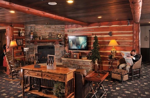 St. Joseph Hotel | Deluxe 2 Double Beds in Stoney Creek St. Joseph, Relax on the balcony