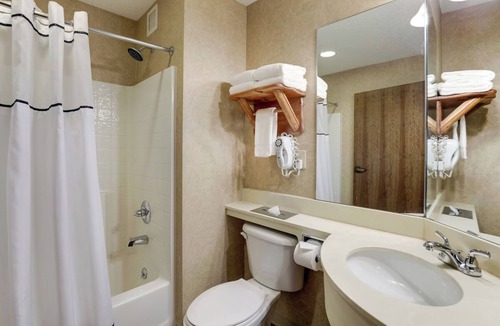 St. Joseph Hotel | Deluxe 2 Double, Stoney Creek, Comfort for the Crew | 2 Units