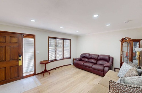 Hays House | Deluxe Dwelling