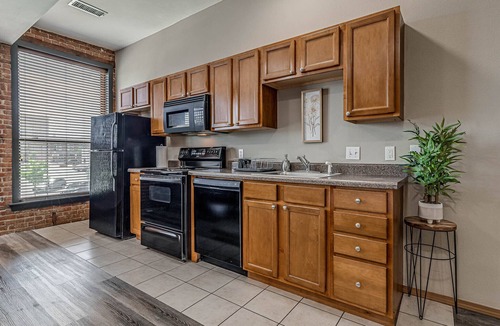 Bartlesville Apartment | Deluxe Studio in Historic Downtown Building!