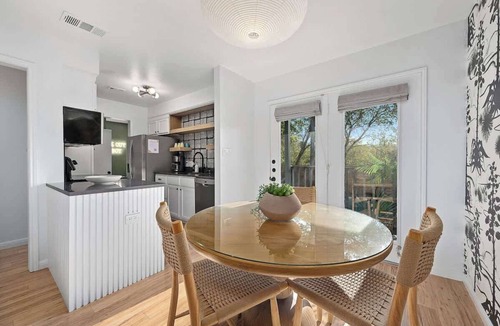 Westfield House | Designer Duplex | Pool, Fire Pit, Near UT Football