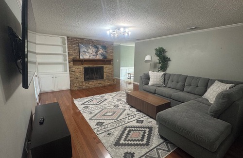 Euless House | DFW World Cup Oasis-Pool & 15 Min to Stadium