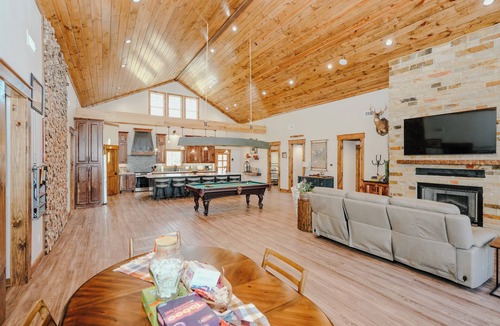 Murfreesboro Cabin | Diamond in the Rough Riverfront Retreat Private River Access Diamond Mine