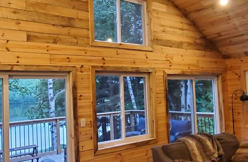 Highland Grove House | Diamond lake waterfront cottage just west of Bancroft