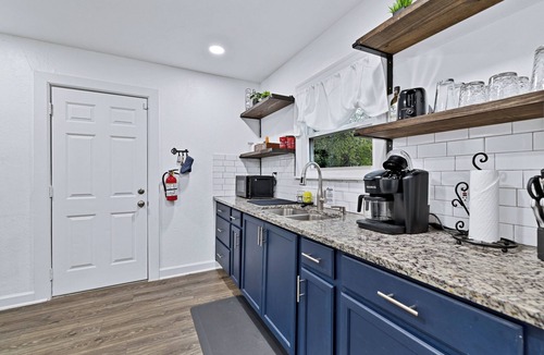 Central Arlington House | Direct Backdoor Access to AT&T Stadium Retreat with 9-Putting Green and Fire Pit