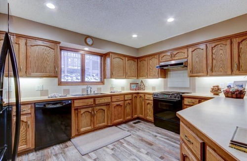 Mount Ida Condo | DIRECT WATERFRONT-Walk to Lake from DECK:Sleeps 11 Hosted by LOVR