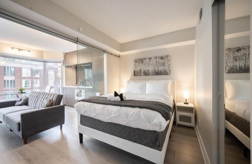 Bloor-Yorkville Apartment | Discounted Elegant Yorkville Suite