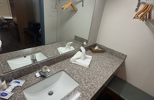 Lafayette Hotel | Discovery Inn