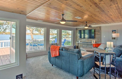Enchanted Oaks House | Dock & Fire Pit: Lakefront Cedar Creek Home!