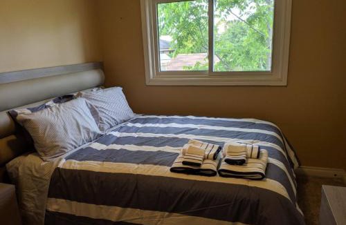 St. Catharines House | Doctors Lounge - An Executive Home in Niagara
