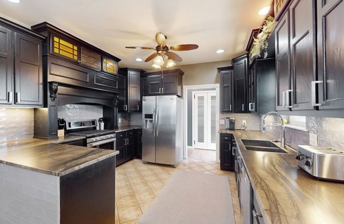 Celeste House | Dog-friendly countryside home with firepit, wraparound porch, & prime stargazing