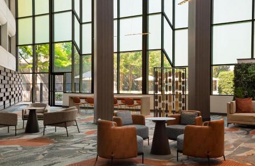 Waters Park Hotel | DoubleTree by Hilton Austin Northwest - Arboretum