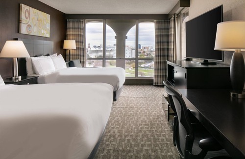 Dallas Design District Hotel | DoubleTree by Hilton Dallas - Market Center