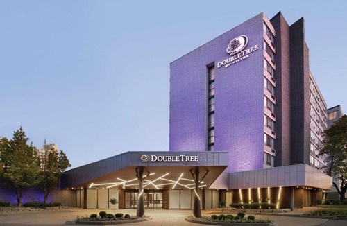 Northeast Mississauga Hotel | DoubleTree by Hilton Hotel Toronto Airport West