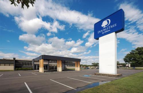 Manhattan Hotel | DoubleTree by Hilton Manhattan, KS