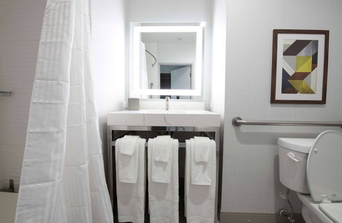 Sulphur Hotel | DoubleTree by Hilton Sulphur Lake Charles