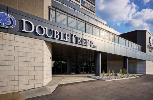 Windsor Hotel | DoubleTree by Hilton Windsor, ON