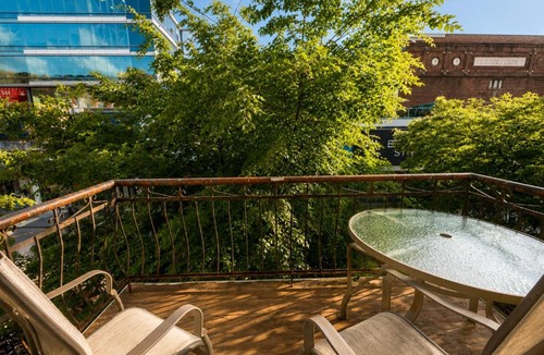 Latin Quarter Apartment | Downtown 1BR Walk to Berri-UQAM & Old Port