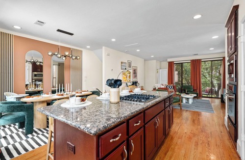 East Downtown Houston House | Downtown/3 bd/3.5 bath/TV in each/Garage Gym